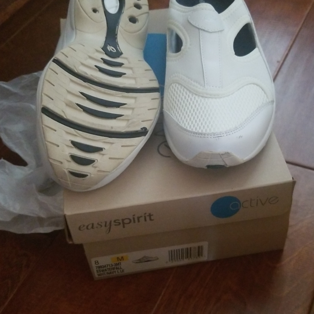 Euc slip on easy spirit